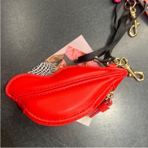 NWT Red Lips Coin Jewelry Pouch DVF Diane Von Furstnberg - Picture 3 of 4